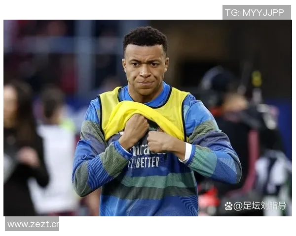 全球足球明星前锋盘点及其职业生涯成就分析